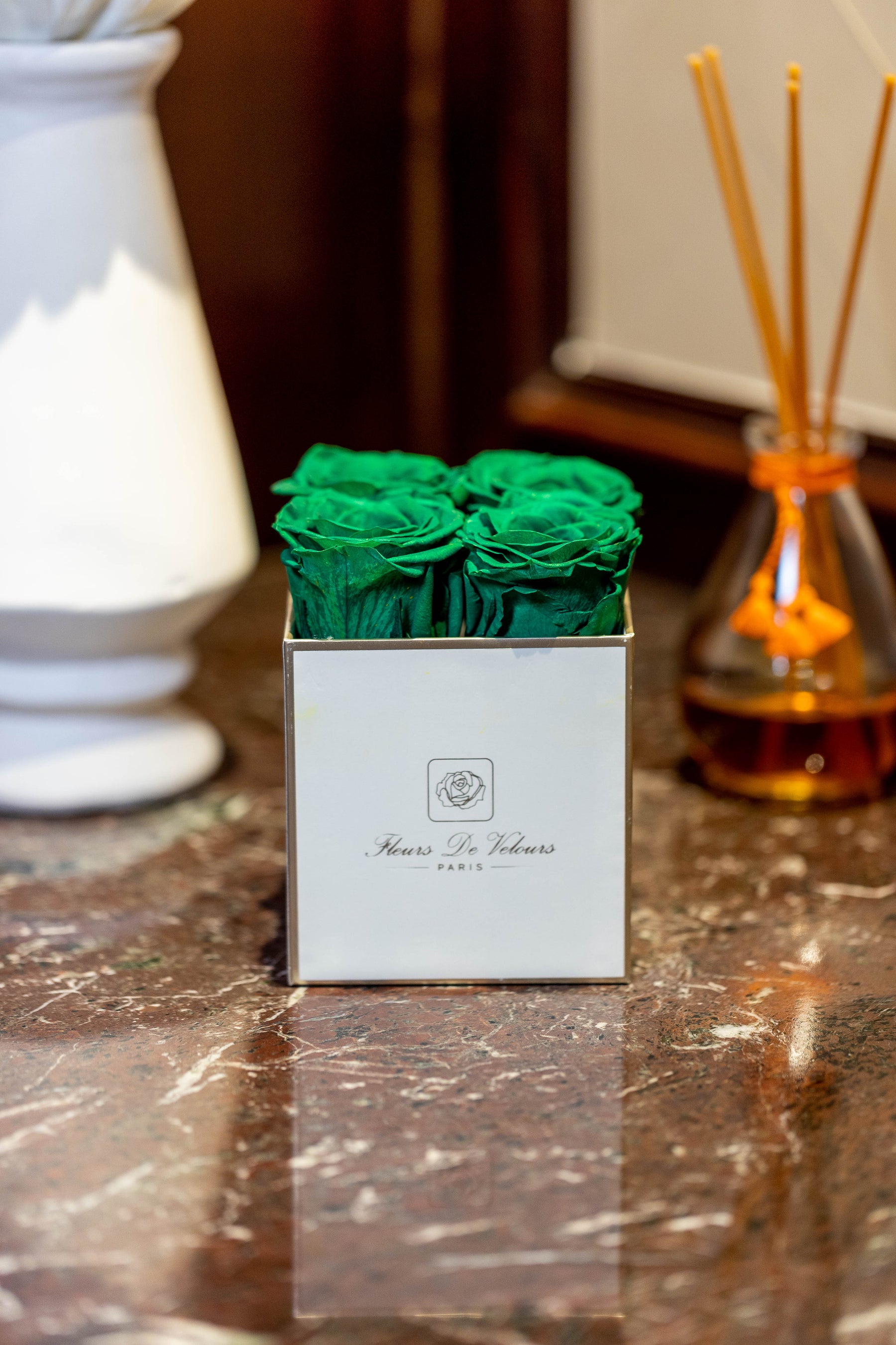 Fleurs De Velours - Elegant Pieces White